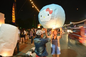 A young couple with a very special lantern