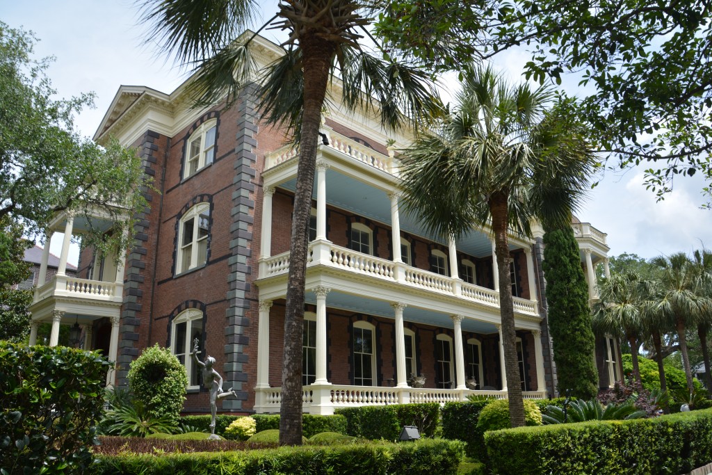 One more modest home - most of these residences had 15 to 20 slaves to keep these running