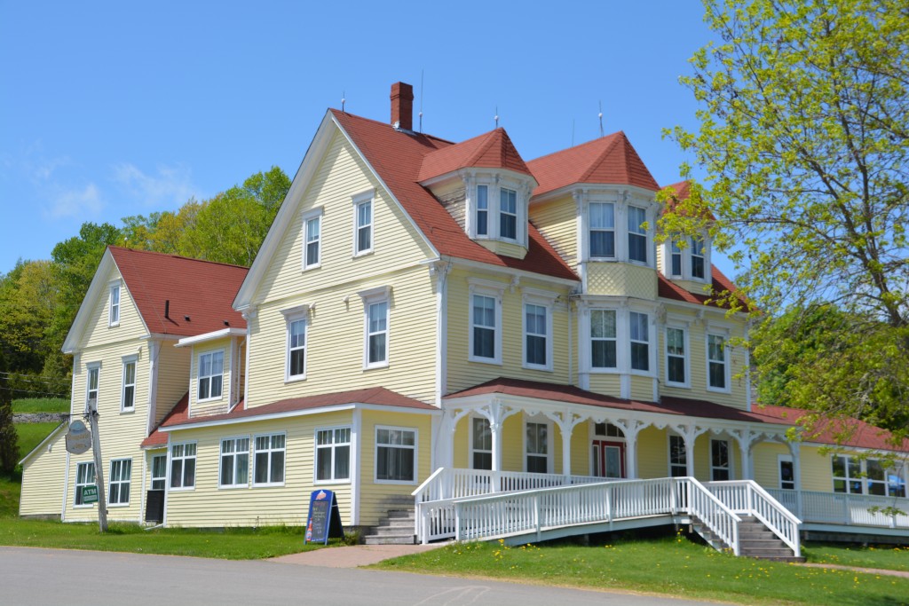 The historic hotel at Evandale on the St. John's River