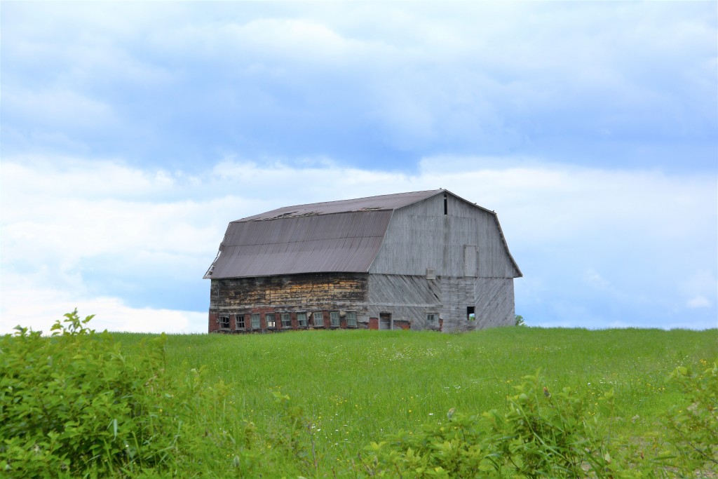 One more hot of another beautiful old barn